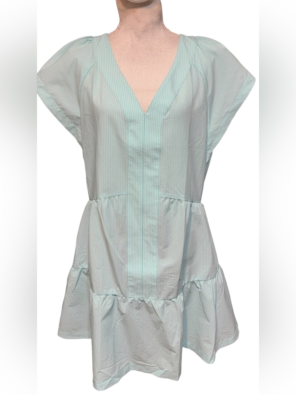Vineyard Vines performance Harbor Tiered
Ruffle Seersucker Dress‎ Size large